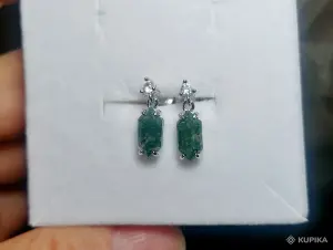 Серьги-гвоздики с моховым агатом.
