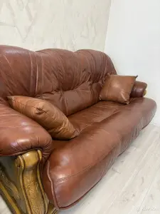 Диван кожаный