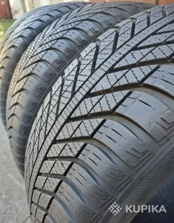 Зимние шины GOODYEAR 205/55/R16 (4шт.)