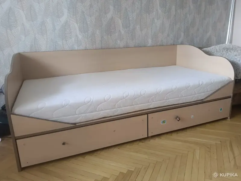 Кровать односпальная с матрасом