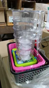 Пластиковые контейнеры, корзины, мерные стаканы 11шт