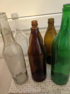 разноцветные бутылки (зелёный, коричневый, обычное стекло) больше 40 штук. Цена указана за одну.