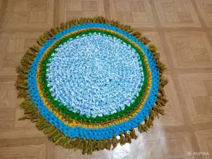 Вязаный коврик
