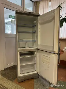 Холодильник Indesit