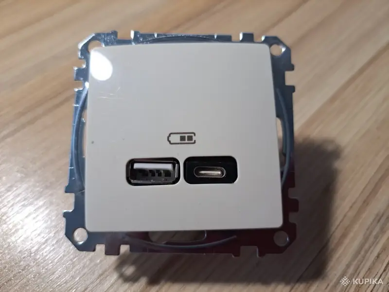 Розетка USB новая, Schneider, оригинала
