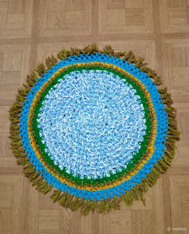 Вязаный коврик
