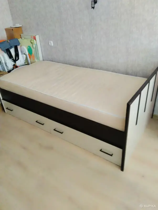 Кровать полуторная
