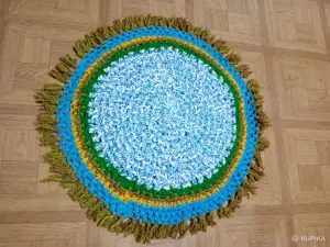 Вязаный коврик