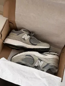 Кроссовки New Balance 2002R