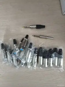Кабельные разъемы XLR.