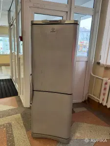 Холодильник Indesit