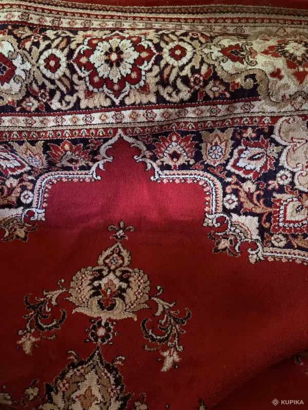Красивый мягкий ковер