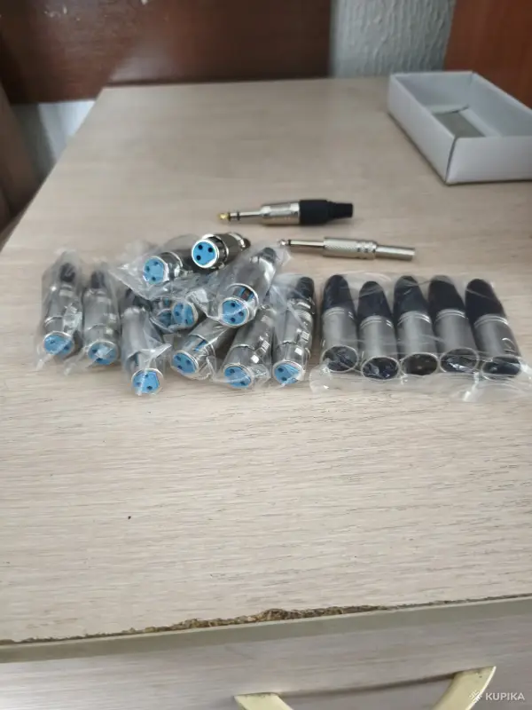 Кабельные разъемы XLR.
